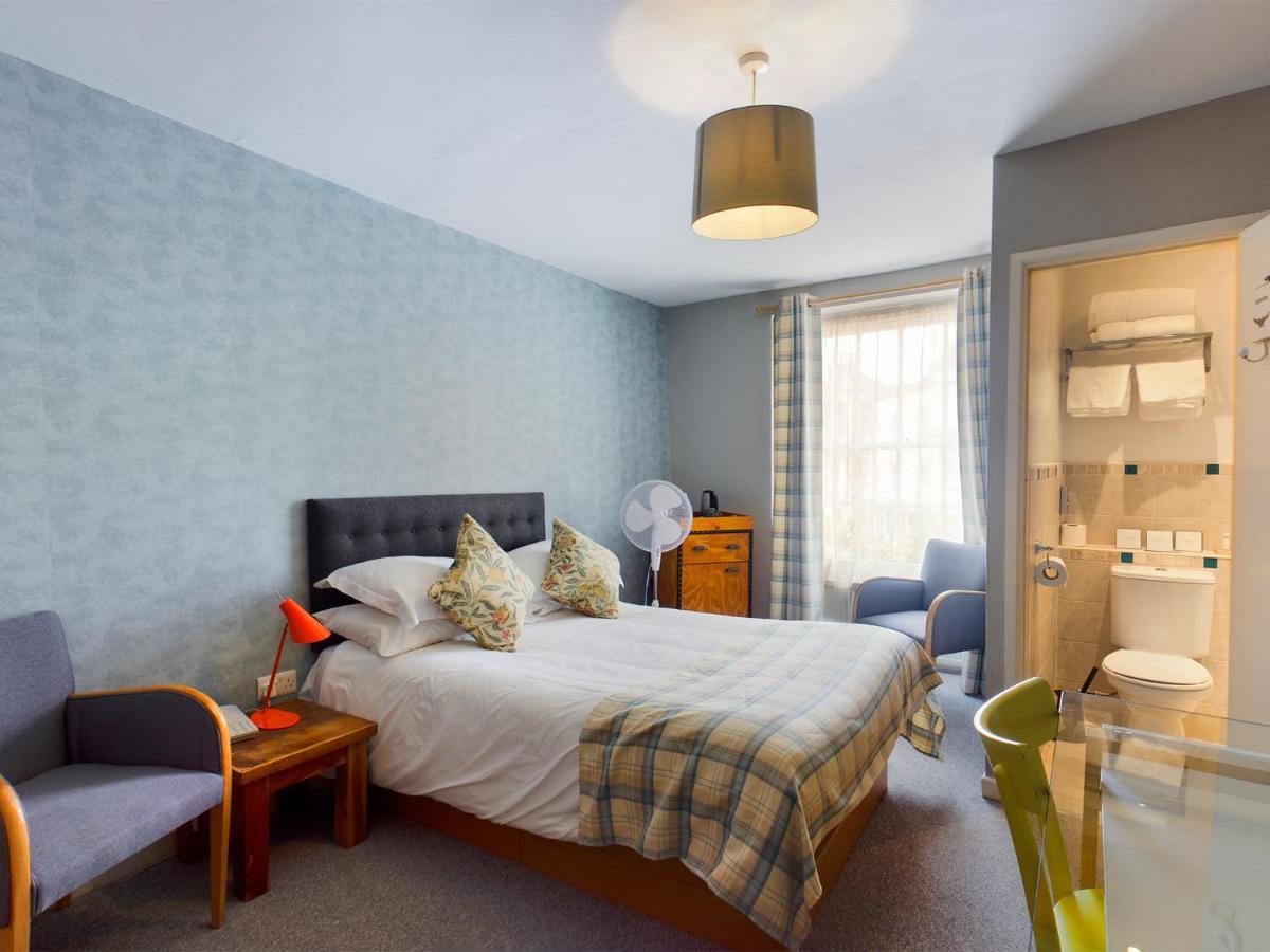 Отель The Oak House Axbridge Экстерьер фото A bedroom at the hotel