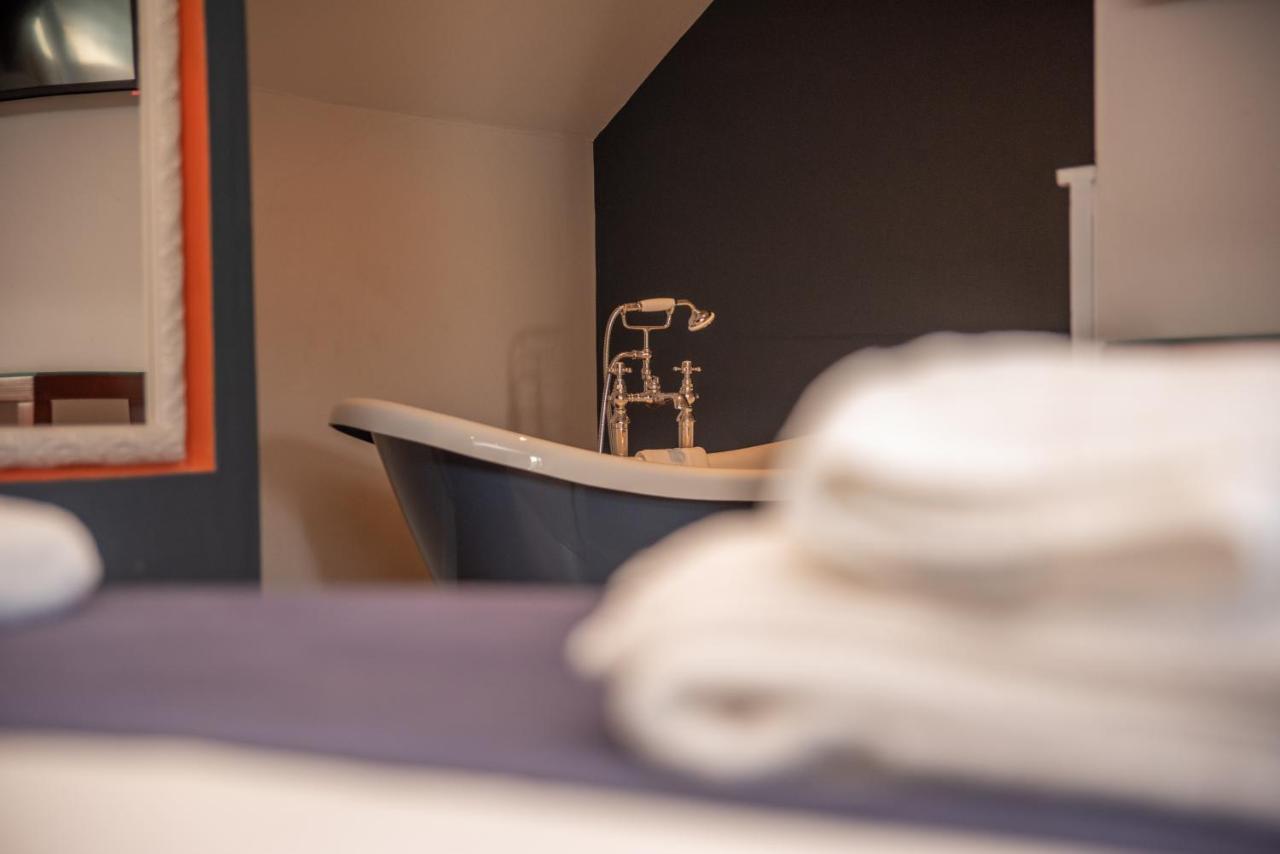 Отель The Oak House Axbridge Экстерьер фото A bathroom at the hotel