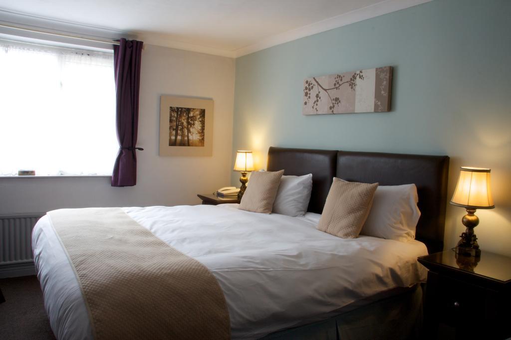 Отель The Oak House Axbridge Экстерьер фото A bedroom at the hotel